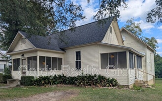 2972 Dickson St in Marianna, FL - Building Photo