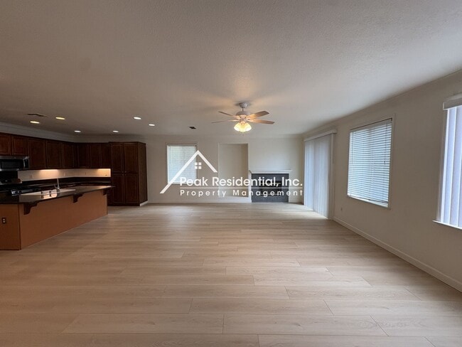 9594 Crisswell Dr in Elk Grove, CA - Building Photo - Building Photo