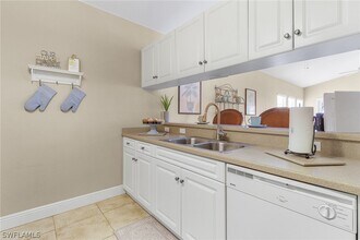 4546 SE 6th Pl in Cape Coral, FL - Foto de edificio - Building Photo