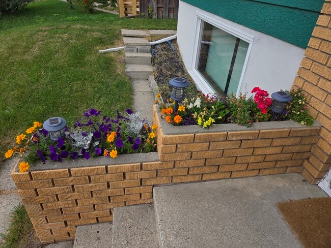 property at 2808A 14 St NW