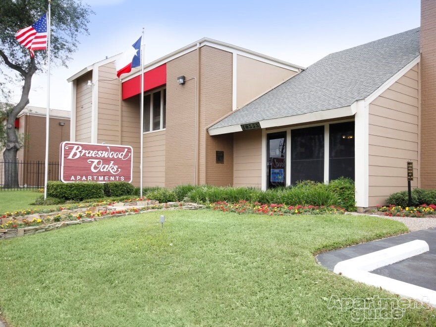 Braeswood Forest Condos in Houston, TX - Building Photo