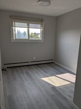 5203-352 52 St in Drayton Valley, AB - Building Photo - Building Photo