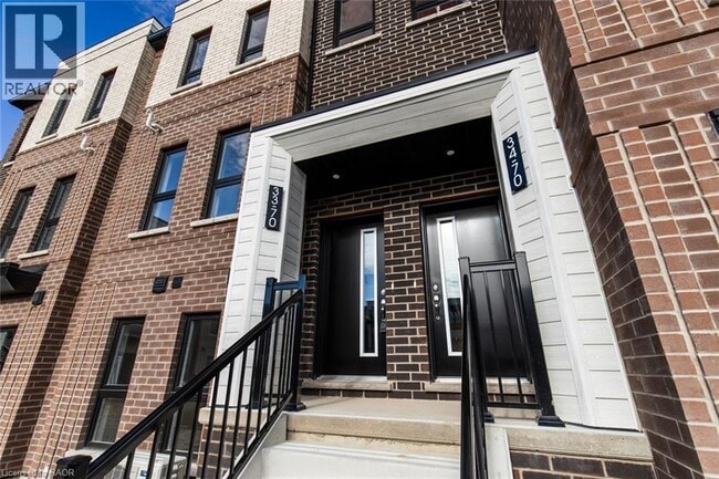 70 Kenesky Dr in Waterdown, ON - Building Photo - Building Photo