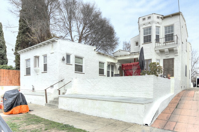 1252 N Mariposa Ave, Unit 102