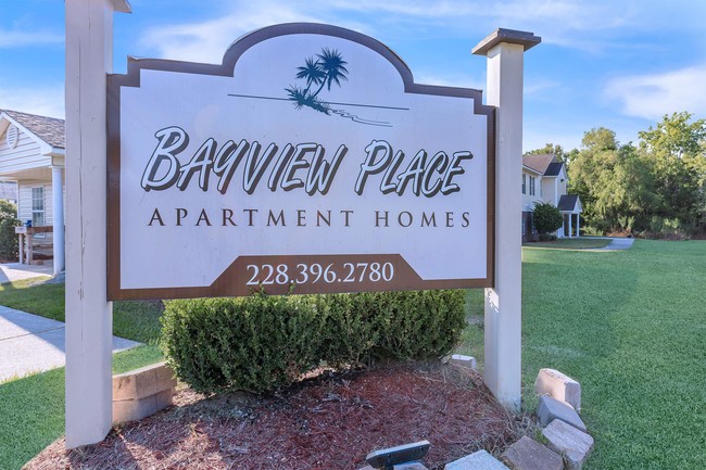 Bayview Place Apartments in Biloxi, MS - Building Photo - Building Photo