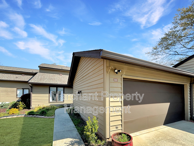 319 Skylark Cir in Greer, SC - Foto de edificio
