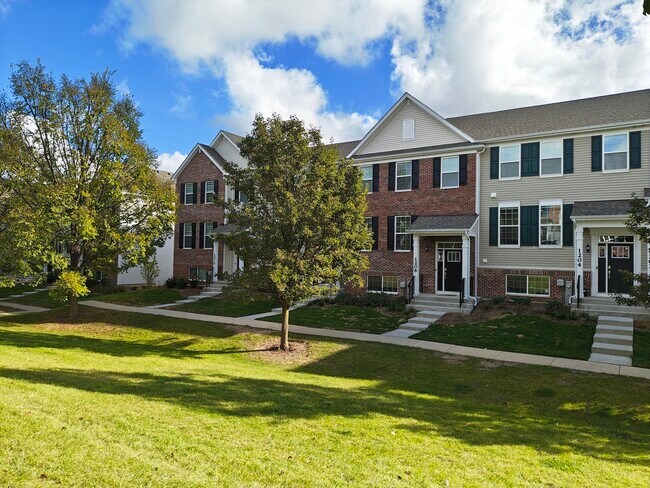 1204 Neubauer Circle in Lindenhurst, IL - Building Photo - Building Photo