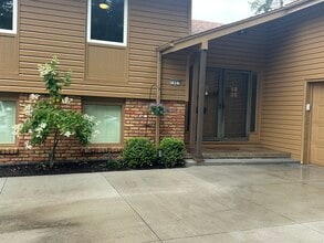 1607 S 136th St in Omaha, NE - Foto de edificio - Building Photo
