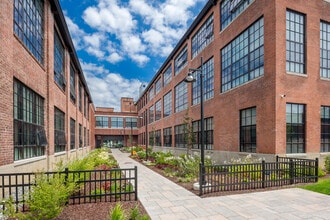 Paragon Mill in Providence, RI - Foto de edificio - Building Photo