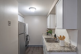 Creekside Village Apartments in Tonawanda, NY - Building Photo