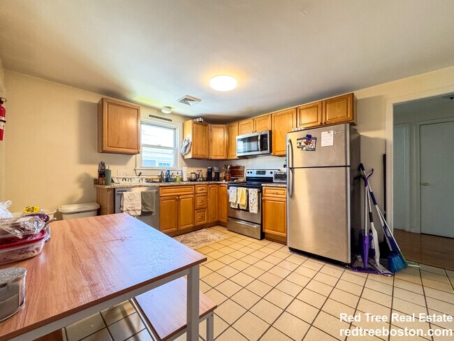 74 Dunboy St, Unit 2