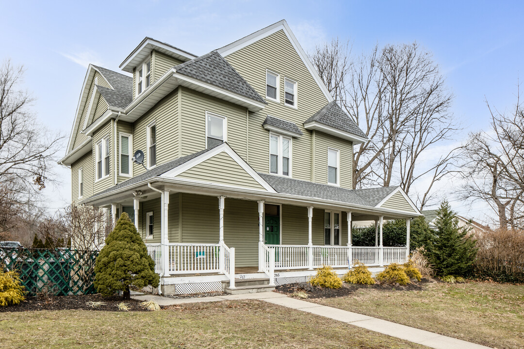 Plaza House in Nutley, NJ - Building Photo