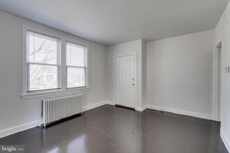 3806 39th St, Unit 3 in Brentwood, MD - Foto de edificio - Building Photo