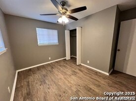 844 E Sunshine Dr in San Antonio, TX - Building Photo