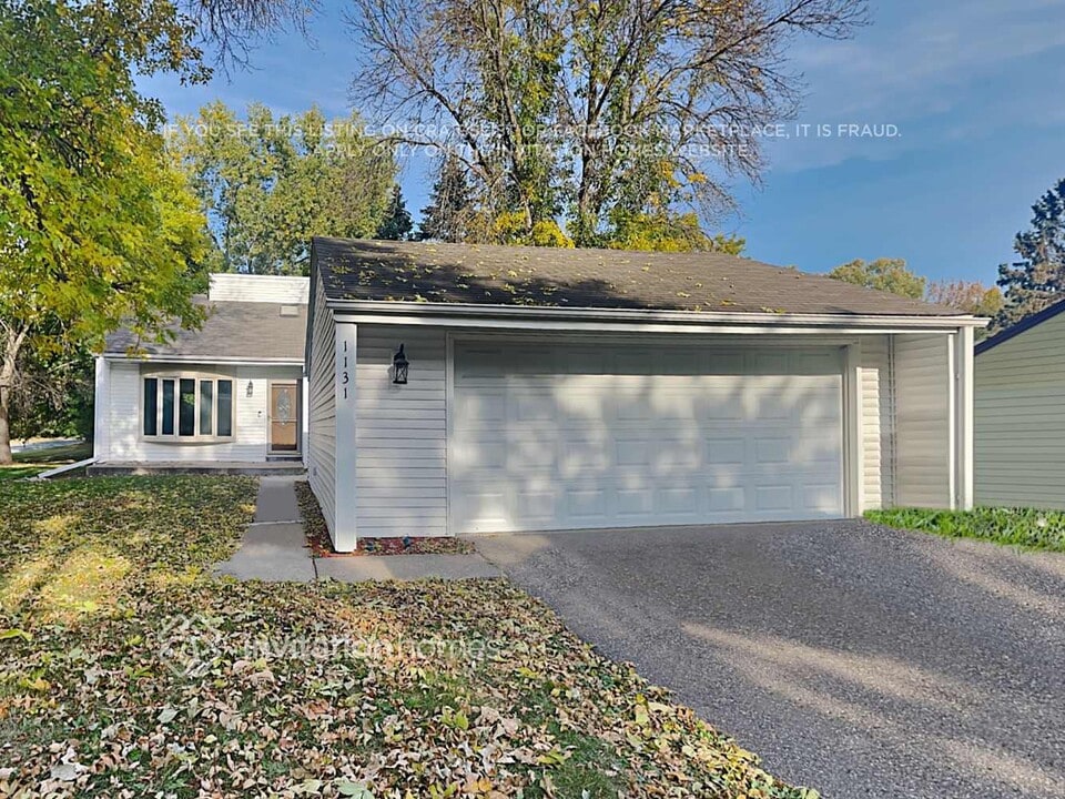 1131 Benton Way in Arden Hills, MN - Building Photo