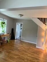 22 Hawthorne St, Unit 1 in Portland, ME - Foto de edificio - Building Photo