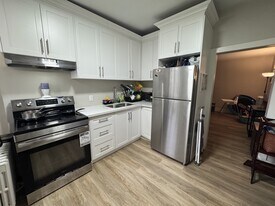 27 Chatham St in Brantford, ON - Building Photo