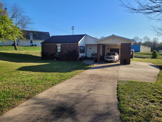 301 Olsen Dr in Shelby, NC - Building Photo - Building Photo