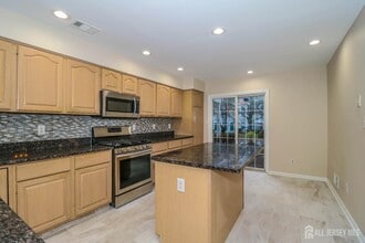 364 Ellen Ln in Bridgewater, NJ - Building Photo - Building Photo
