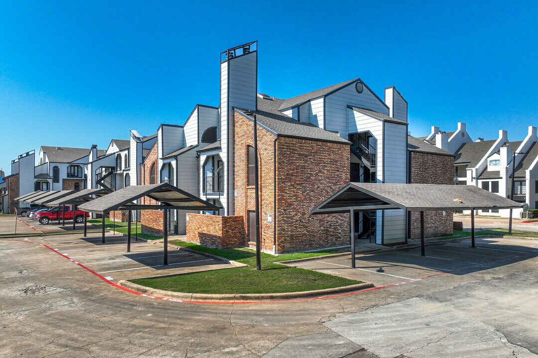 Vista Isle Apartments in Garland, TX - Building Photo