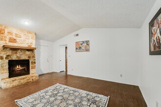 1218 Tartan Ln in Austin, TX - Building Photo - Building Photo