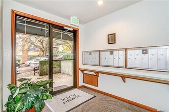 435 Summit Ave E in Seattle, WA - Building Photo - Building Photo