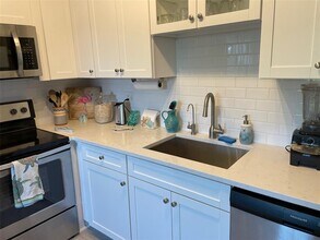 249 Pompano Dr SE in St. Petersburg, FL - Building Photo - Building Photo