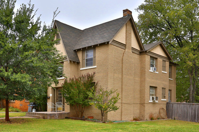 609-611 NW 28th in Oklahoma City, OK - Foto de edificio - Building Photo