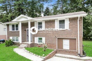 6665 Connell Rd in Fairburn, GA - Building Photo