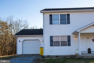 87 Dozer Ln in Martinsburg, WV - Building Photo