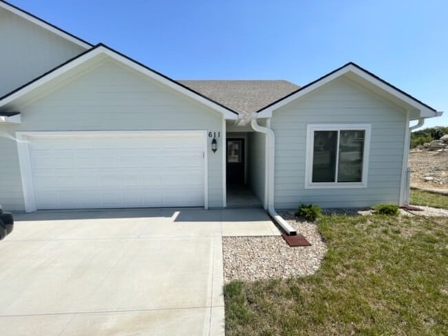 property at 611 Wildoak Pl