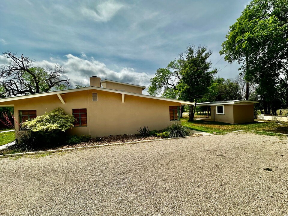 1959 Arcadia Loop in Kerrville, TX - Building Photo