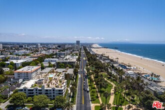 701 Ocean Ave in Santa Monica, CA - Building Photo - Building Photo
