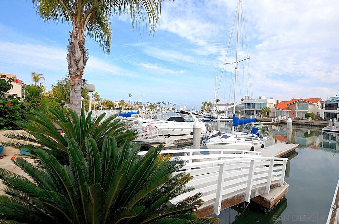 95 Port of Spain Rd in Coronado, CA - Building Photo