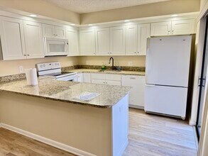 1166 6th Ave, Unit 10B in Vero Beach, FL - Building Photo - Building Photo