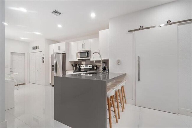 4204 Vineyard Cir in Weston, FL - Building Photo - Building Photo