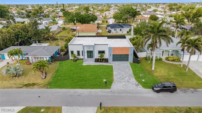 4026 SE 3rd Ave in Cape Coral, FL - Building Photo - Building Photo