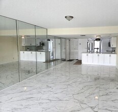 1731 Presidential Way in West Palm Beach, FL - Building Photo - Building Photo