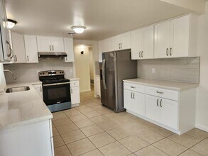 427 Esperanza Way in Stockton, CA - Building Photo - Building Photo