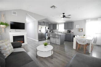 221 E Cypress St in Orlando, FL - Building Photo - Building Photo