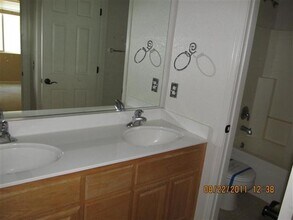 5024 Luckman Way in Elk Grove, CA - Building Photo - Building Photo