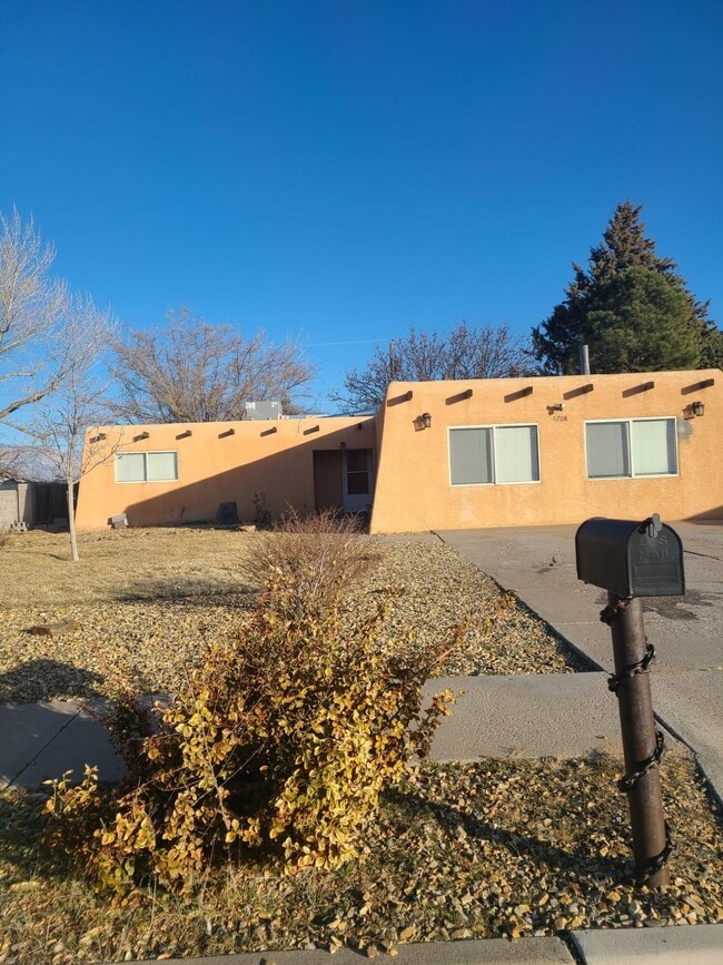 property at 5708 Piedra Rd NW