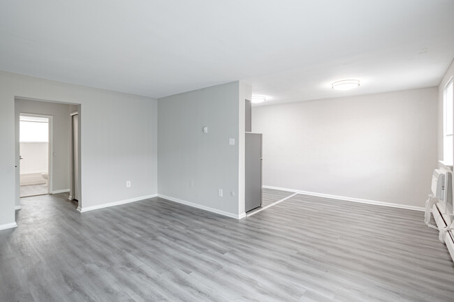 Coventry Place Apartments in Magnolia, NJ - Building Photo - Interior Photo