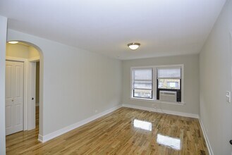 555 W Arlington in Chicago, IL - Foto de edificio - Building Photo