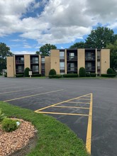 South Bay Apartments in North Syracuse, NY - Foto de edificio - Building Photo