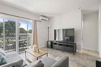 13105 Ixora Ct in North Miami, FL - Building Photo - Building Photo