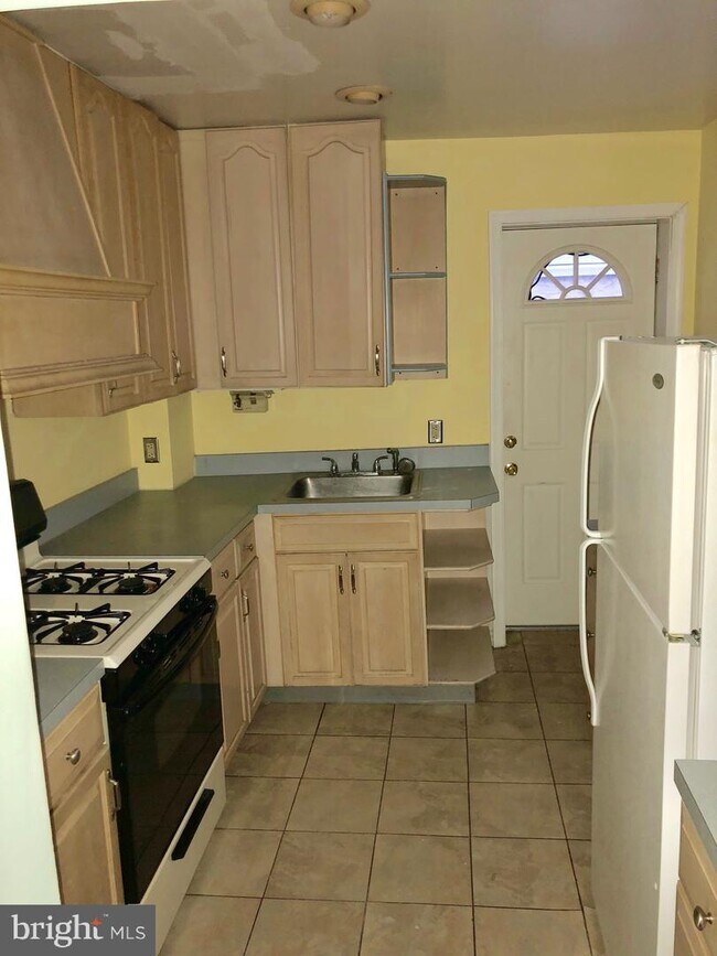 525 E Wildey St photo'