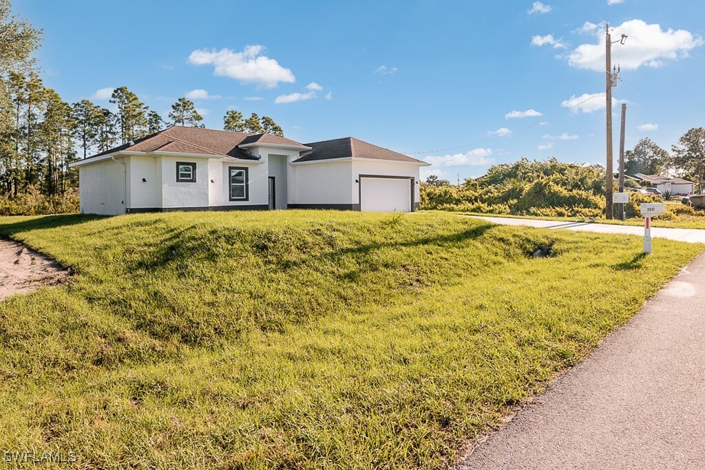 3013 30th St W in Lehigh Acres, FL - Building Photo