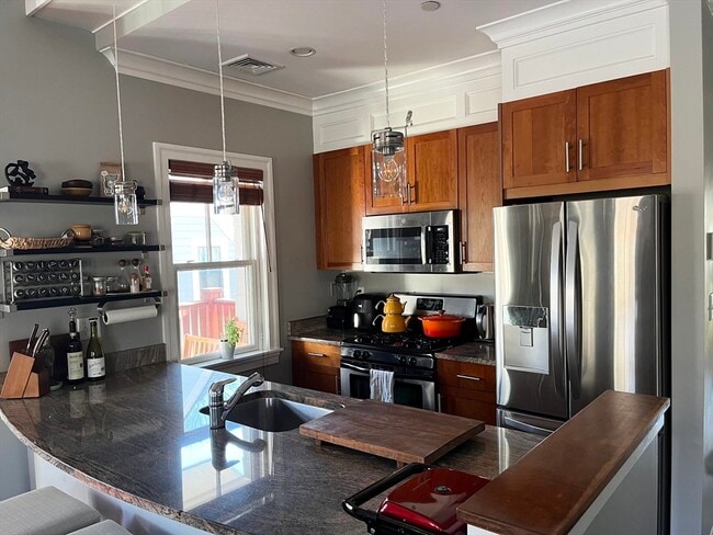 121 Green St, Unit 304