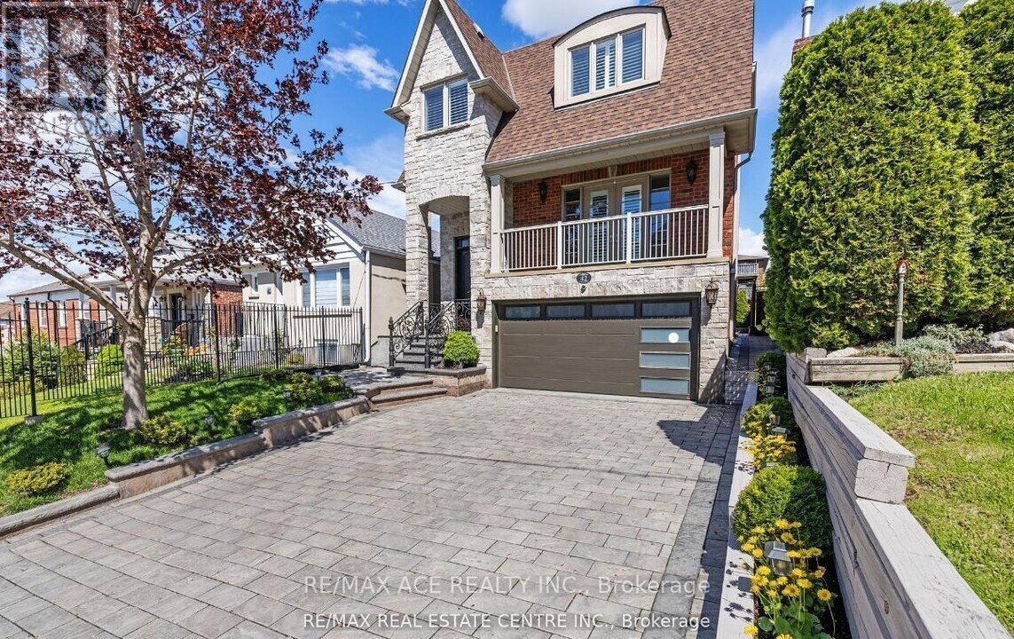 42 Ypres Rd in Toronto, ON - Building Photo